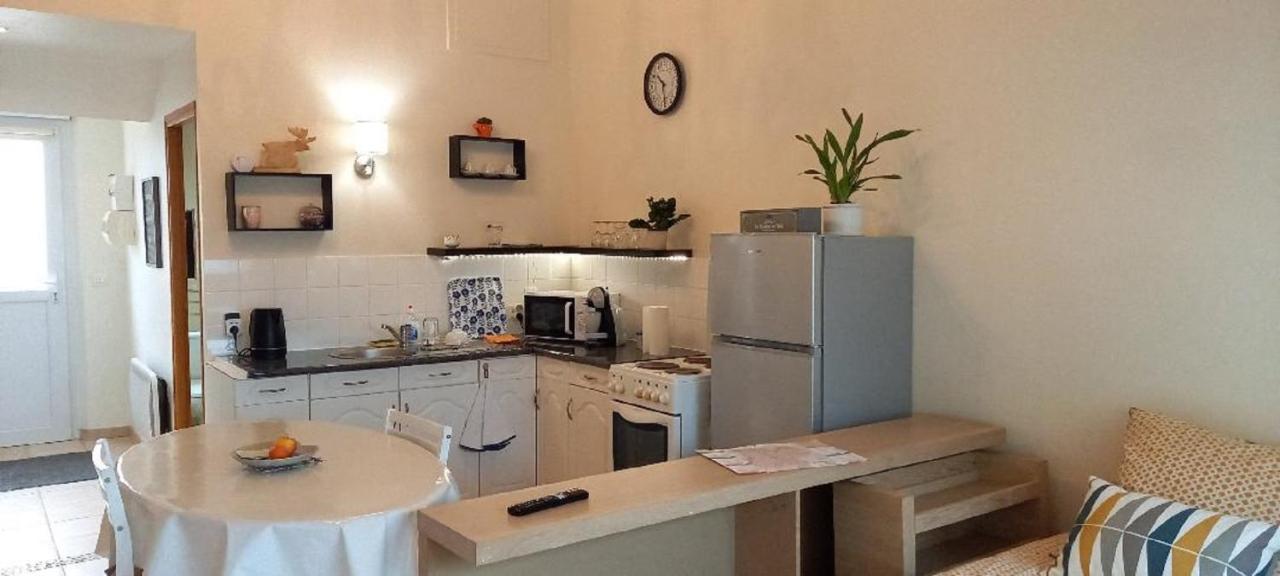 La Hulotte Apartment Villers-Carbonnel Екстериор снимка